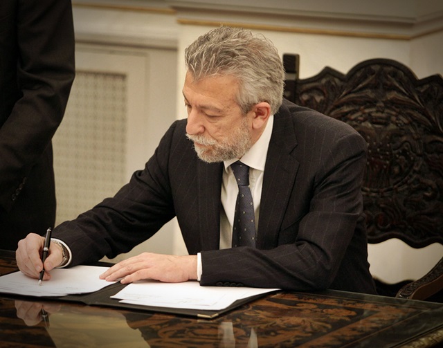 Óôéãìéüôõðï áðü ôçí ïñêùìïóßá ôçò íÝáò êõâÝñíçóçò óôï Ðñïåäñéêü ÌÝãáñï ôçí Ôñßôç 27 Éáíïõáñßïõ 2015. (EUROKINISSI/ÃÉÙÑÃÏÓ ÊÏÍÔÁÑÉÍÇÓ)